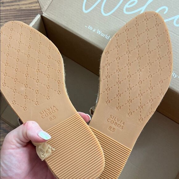 Stylish Cream Espadrille Mules with Feather Detail - Picture 2 of 2